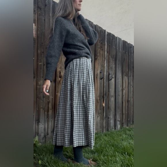 Vintage Gray and Ivory Plaid Flannel Women's Skirt - Picture 9 of 13